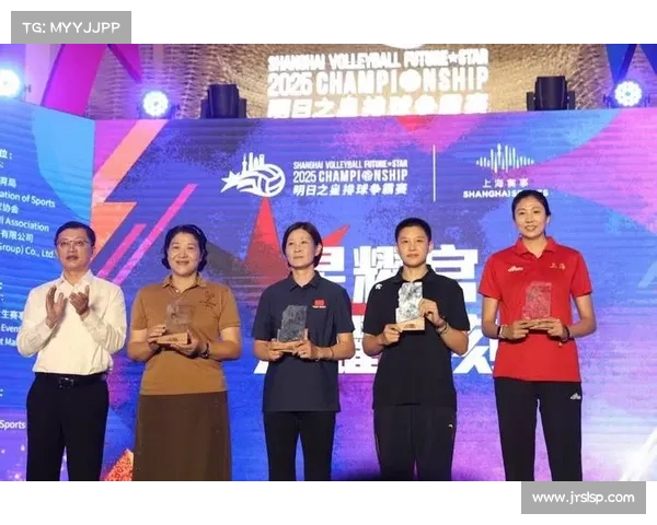 体育迷在赛事浪潮中用呐喊编织梦想以忠诚守护荣耀成为赛场灵魂力量